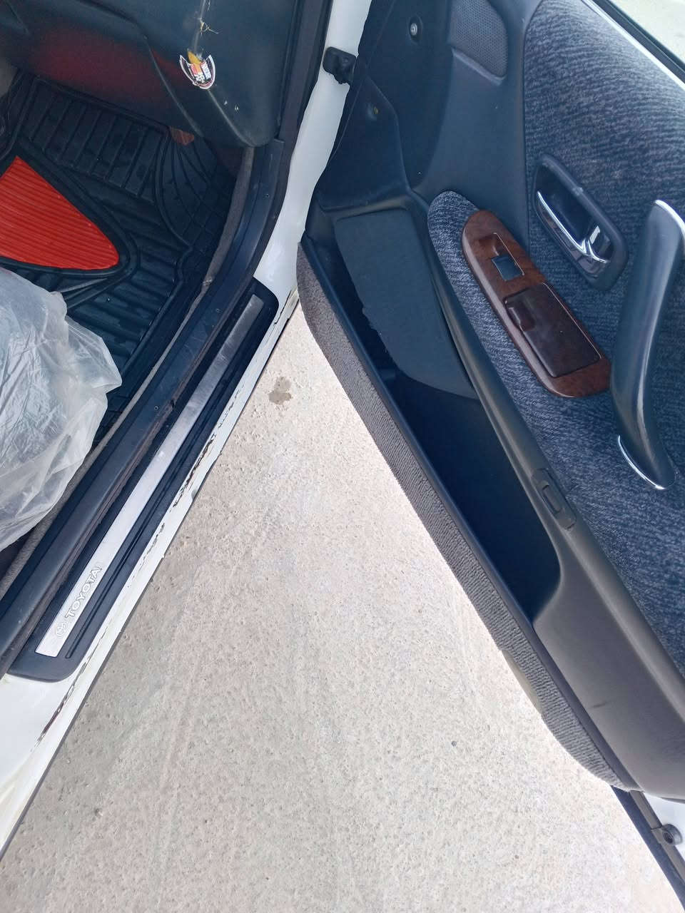 السلام عليكم 
‏كراون (راس الثور) للبيع او مراوس 
‏
‏السيارة موديل 1996مشروع وطني
‏رقم انبار تحويل ثاني يوم 
‏السيارة مامتعوبة مال دوام فقط
‏مكينة وكير خير من اللة 
‏السيارة كفالة بية طخة من ورى فقط
‏ كهربائيات كلة شغالة ومسوي ادامة 
‏للمكينة هسة السيارة ماعيازة شي 
‏تايرات جدد توني شادهن 
‏ لايت عالي ناصي زنون 
‏سماعات كلهن يشتغلن 
‏وبعد شتحتاج من معلومة خابرني 
‏وبيك خير وتدلل 
‏السعر 90 وبية مجال للطيبين 
‏بكانة ذي قار قضاء الدواية 
***********
