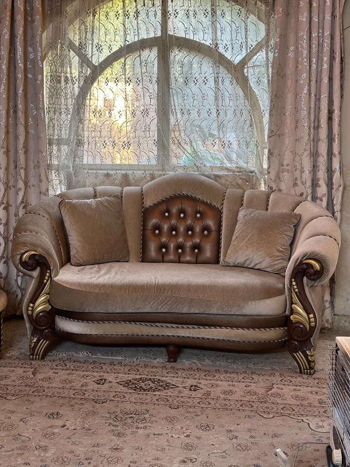 السلام عليكم…
تخم تركي جديد ثقيل درجه اولى ١٠ مقاعد  

مع طبله وسطيه 

رايدي مليون وربع 

للتواصل ***********

‭0772 377 1227
