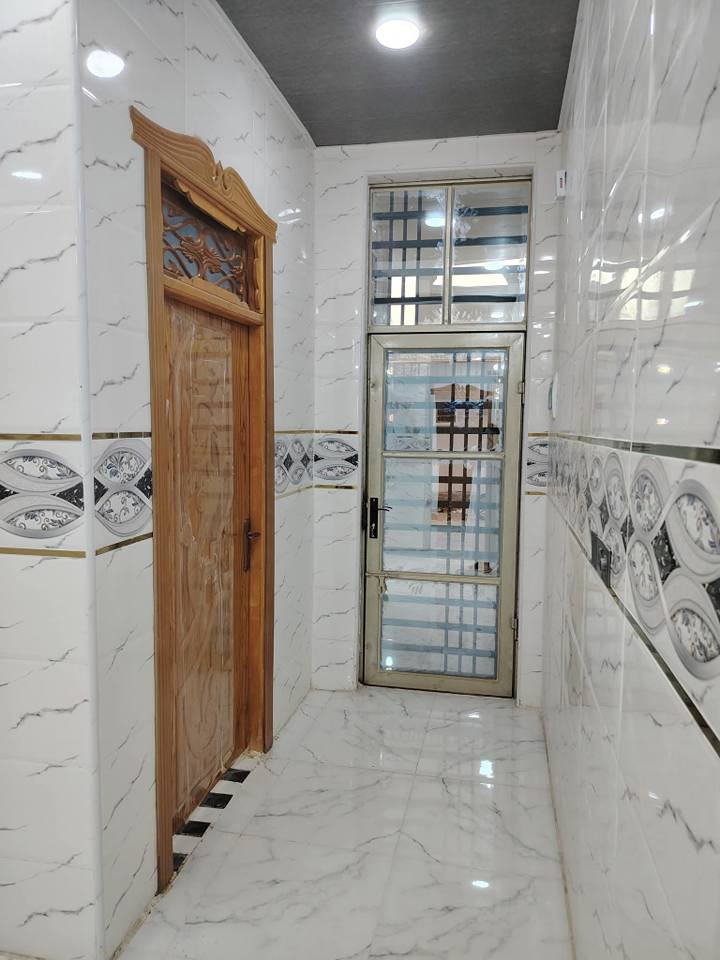 سلام بسعر 35مليون وبيه مجال 🙋‍♂️100متر شغل جناي 
#يعلن_مكتب_لاخوين_مقابل_قرية_لغدير_عمود291_مباشر

#بيت_100متر_مربعه  
#_قريبه_عله_شارع_لعام_ 

#بيت_طابو_زراعي_سند25

#سعر_35مليون_وبيه_مجال  

بناء حديث
غير مسكون
بناء ممتاز جدا 

 عنوان لبيت النجف 
#مقابل_ملحق_قرية_الغدير_مباشر 
يحتوي لبيت على+ غرفه1 +صاله +ستغبال +مطبخ +صحيات بلداخل +وصحيات بلخارج 

***********وتساب النجف, العراق
