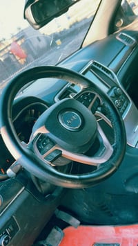 جراند شيروكي • ٢٠١٥ • باسمي