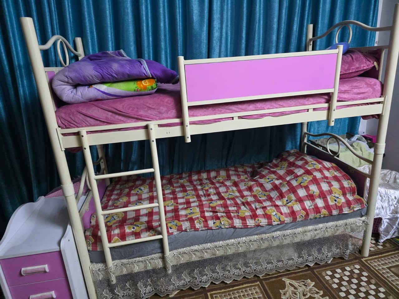 سرير طابقين ممكن ينفصل و يصير سريرين 
حديد و خشب و ابعاده مترين × متر 
مع مجرات خشب 
السعر ١٢٥ الف


**إذا كنت صاحب هذا الإعلان وتريد حذفه لأي سبب، رجاءا أرسل رسالة إلى الدعم الفني**