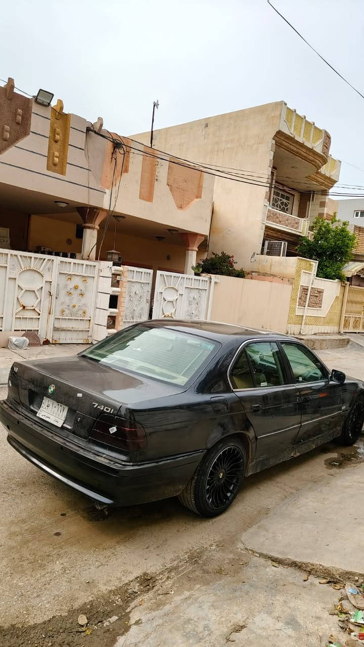 السلام عليكم كاسحه 740 
موديل 1997 
كير تمساح 
رقم بغداد سنويه 2028 
كشنات vip كهرباء 18 حركه 
سماعات 8 
شاشه أندرويد 
نقصها بولبرن جهه السايق 
وترتيب الداخل 
مكان بغداد 
***********
