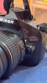 كامره نيكون D5200 للبيع جاهزه باتري اصلي + شاحنه ملحقاته كاملة  السعر ...