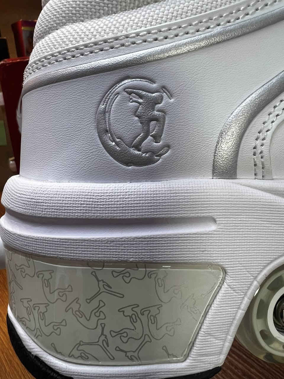 حذاء تزلج بعجلات (Roller Skate Shoes) من العلامة التجارية Yousulun
مزاد ما اعرف سعره


**إذا كنت صاحب هذا الإعلان وتريد حذفه لأي سبب، رجاءا أرسل رسالة إلى الدعم الفني**