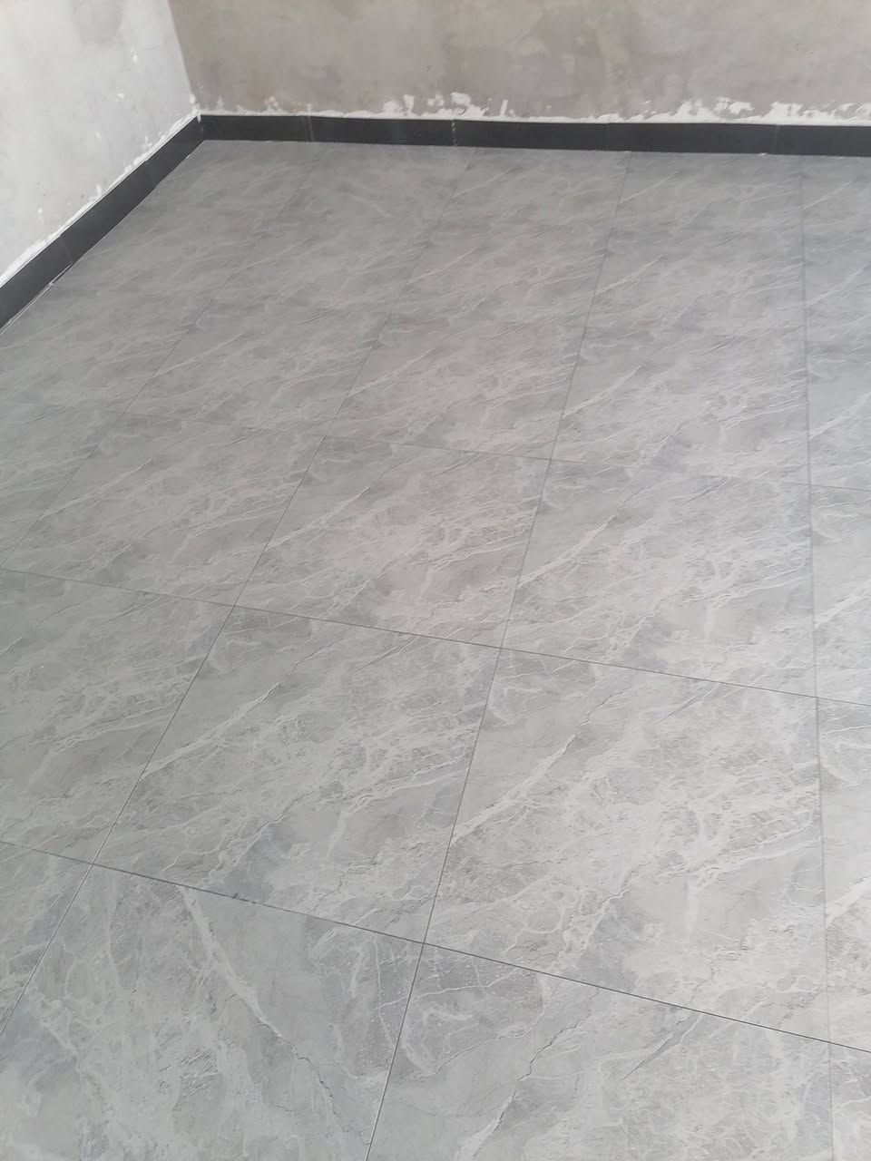 السلام عليكم خلفه سيراميك متفرغ جدران ورضيه نتصل على هذا رقم ***********
