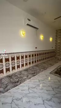 بيت  البيع بسيديه بشارع اربعين بناء درجه اوله وبيه غرفتين وصاله ومطبخ ...