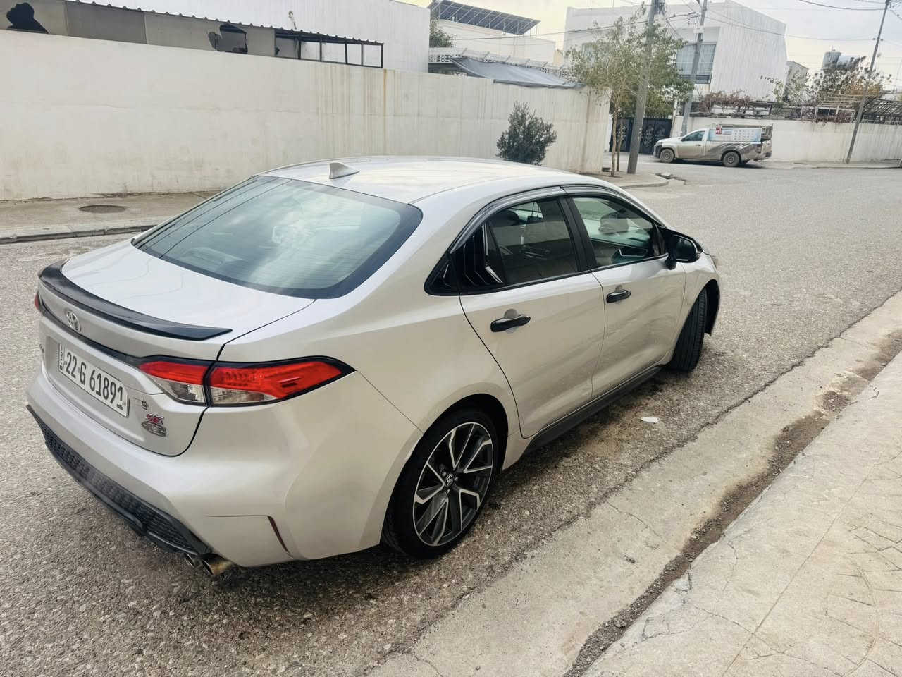 السلام عليكم للبيع كورلا موديل 2020 رقم اربيل مواصفات se 
المحرك 20 اللون سلفر الضرر داخله من الخارج كلين بس طلع بيها بابين كلير فقط ماشية 66الف
السعر 135 وبيها مجال مكينة وكير خير من الله

اتصال ***********
