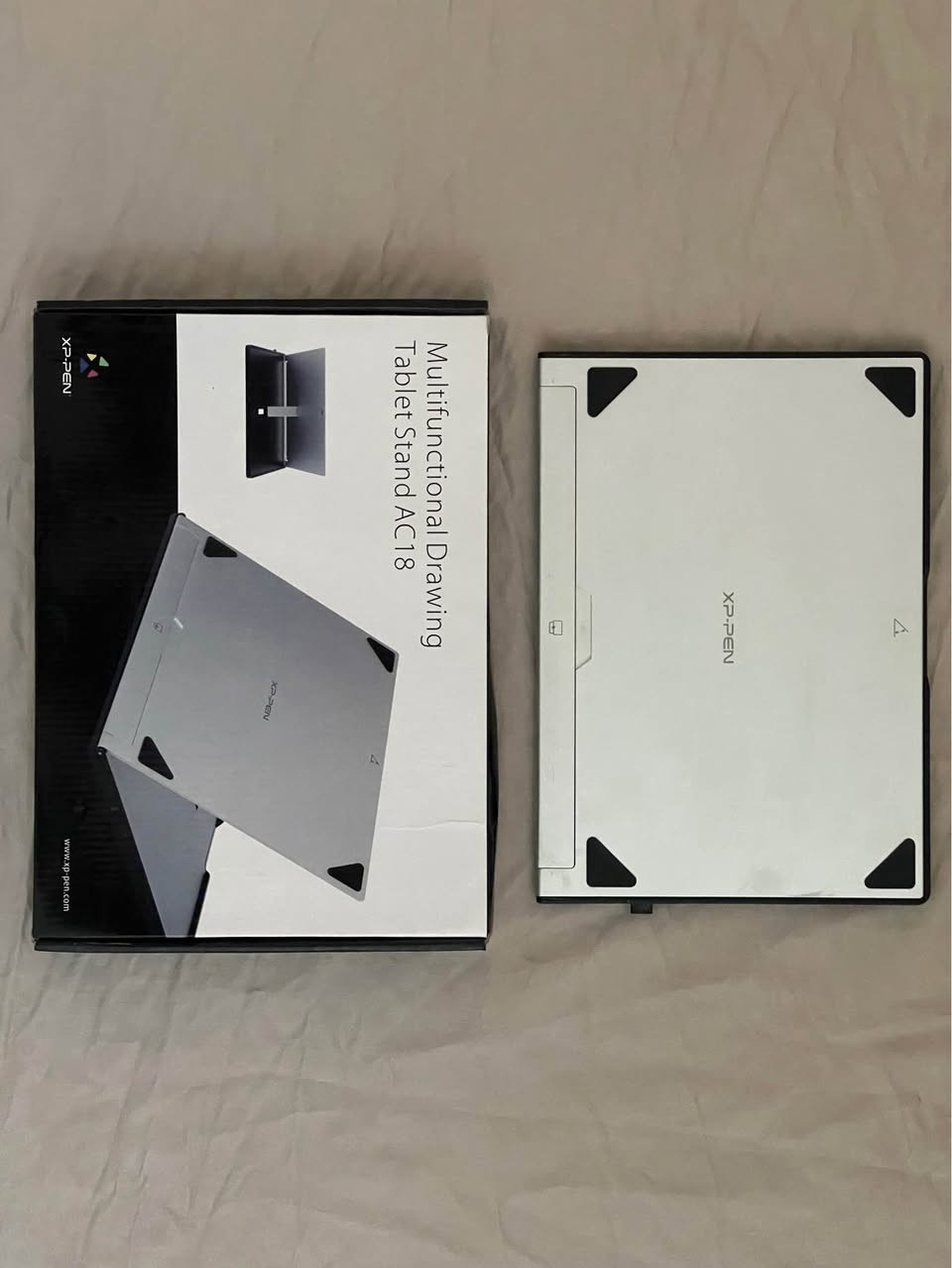 تابلت رسم احترافي للبيع 🎨🔥

**XP-PEN Artist Pro 16** بحالة ممتازة جدًا، استخدام خفيف ونظيف، بدون أي مشاكل.

المواصفات:

* شاشة 15.6 إنچ بدقة Full HD
* قلم حساس للضغط (8192 مستوى) – رسم ناعم ودقيق جدًا
* أزرار اختصار جانبية تسهّل الشغل
* مناسب للرسم، التصميم، المونتاج، والأنيميشن
* يشتغل على اللابتوب والكمبيوتر (ويندوز وماك)

يجي وياه القلم الأصلي + الكيبلات والكراتين الاصلية.

السعر: ٤٥٠ و بي مجال بسيط
الموقع: السماوة

اللي مهتم يراسلني خاص 📩 السماوا, المثنى


**إذا كنت صاحب هذا الإعلان وتريد حذفه لأي سبب، رجاءا أرسل رسالة إلى الدعم الفني**