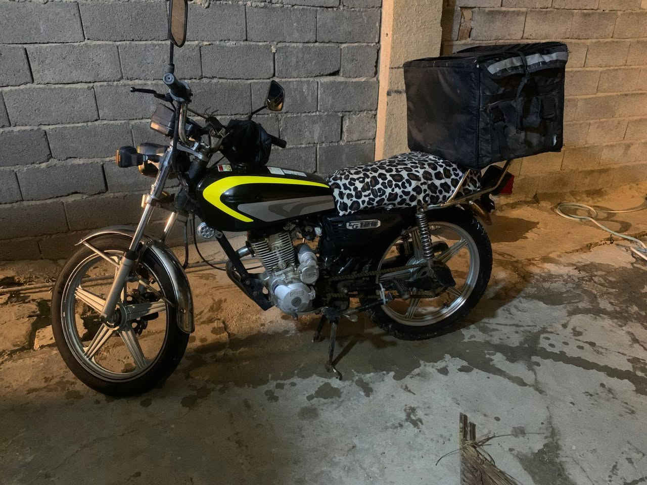 سلام عليكم دراجه ايراني للبيع خمسه كير 2022 دراجه شغاله وكامله 400وبيها مجال مكاني ***********
