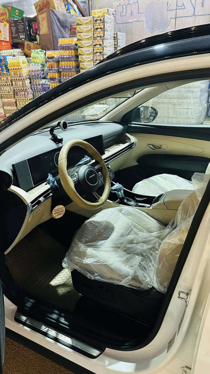 سلام عليكم توكسان موديل 2025 ماشيه 47  وارد خليجي مابيه اي ضربه سياره كدامكم مكان سياره بغداد تواصل هـ***********
