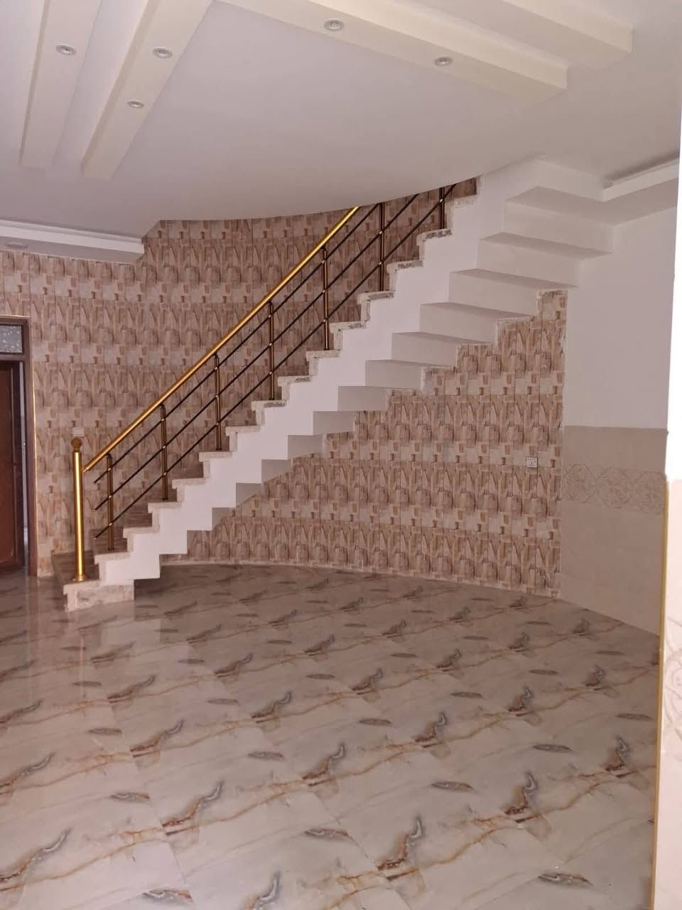 للأيجار الدار طابقين (المساحة100م)

حي الفلاح الأولى قرب جامع التقى  

الطابق الأرضي غرفة نوم وهولين  ومطبخ  وصحيات وكراج 

الطابق الثاني غرفتين نوم وهول وصحيات وبيتونة وسطح 

للأستفسار مراجعة مكتب الوطن للتجارة العقارات 
الموصل حي البلديات من جهة السكر قرب مول سانكو 

او اتصال بالأرقام التالية 
كورك ***********
آسيا ***********
