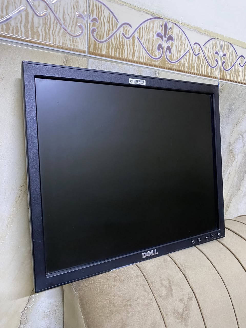 شاشة dell  شغالةكاملة ب30 الف وبلازمة بنسونك حجم 32 ب50 الف مكاني بغداد جميلة ***********
