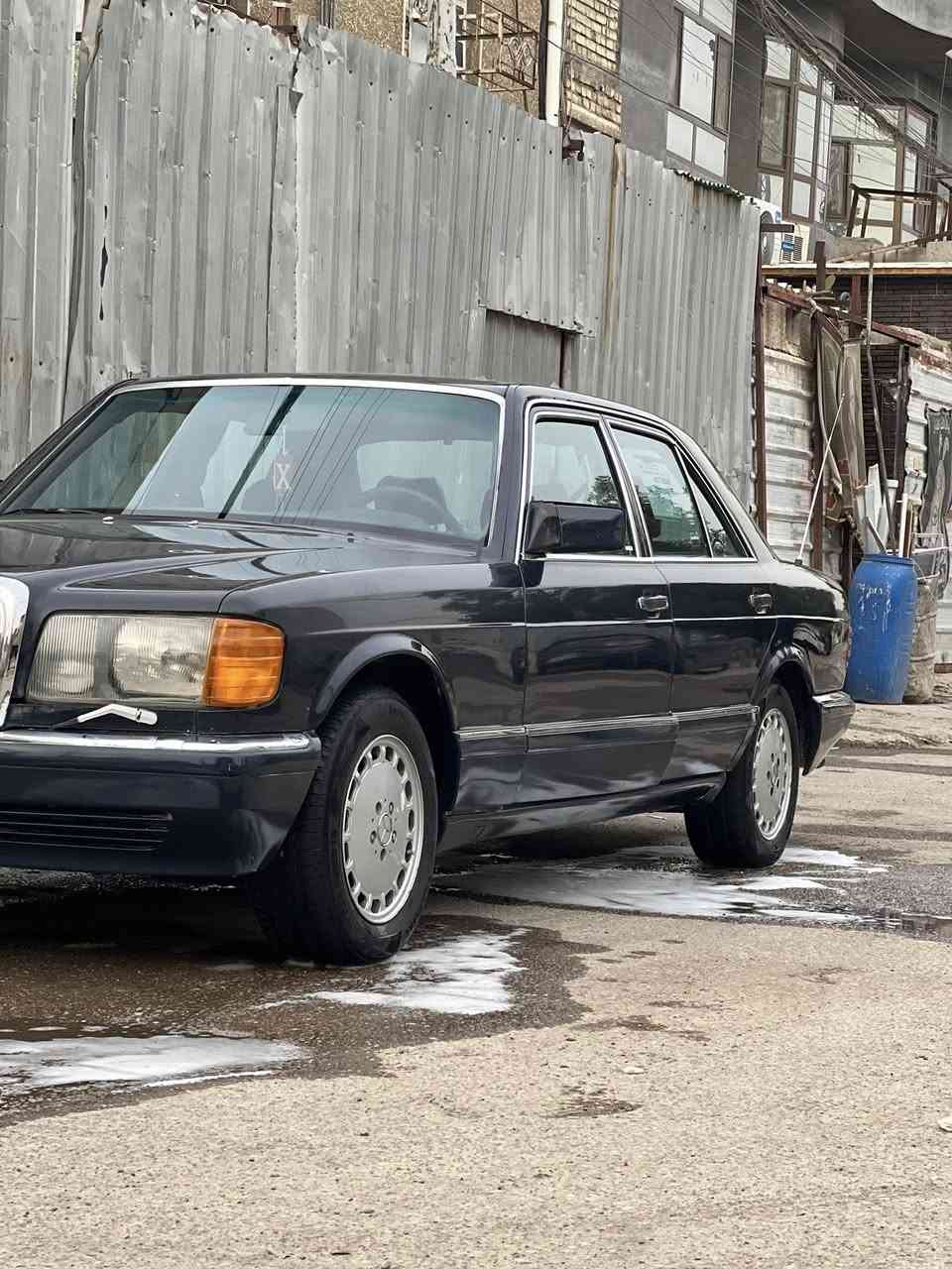 السلام عليكم مارسيدس رئاسي موديل1987 باب قصير مصبوغه جماليه بدون حادث السياره محور ففتي 3000 بسمي سنويه 2031 تايرات جديد حداديه امامي وخلفي جديد كهربائي شغاله كلهم سلايت شغال بس ليطه وحده طاكه يصعد وينزل عادي داخل جديد نضيف تحويل ثاني يوم مكان السياره بغداد البلديات 
#السعر 60وبيهة مجال قليل ***********
