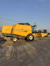 للبيع 2025 انجكتر 5.90 مشتغله 270 ساعه المكينه اخت الصفر  للاستفسار  0...