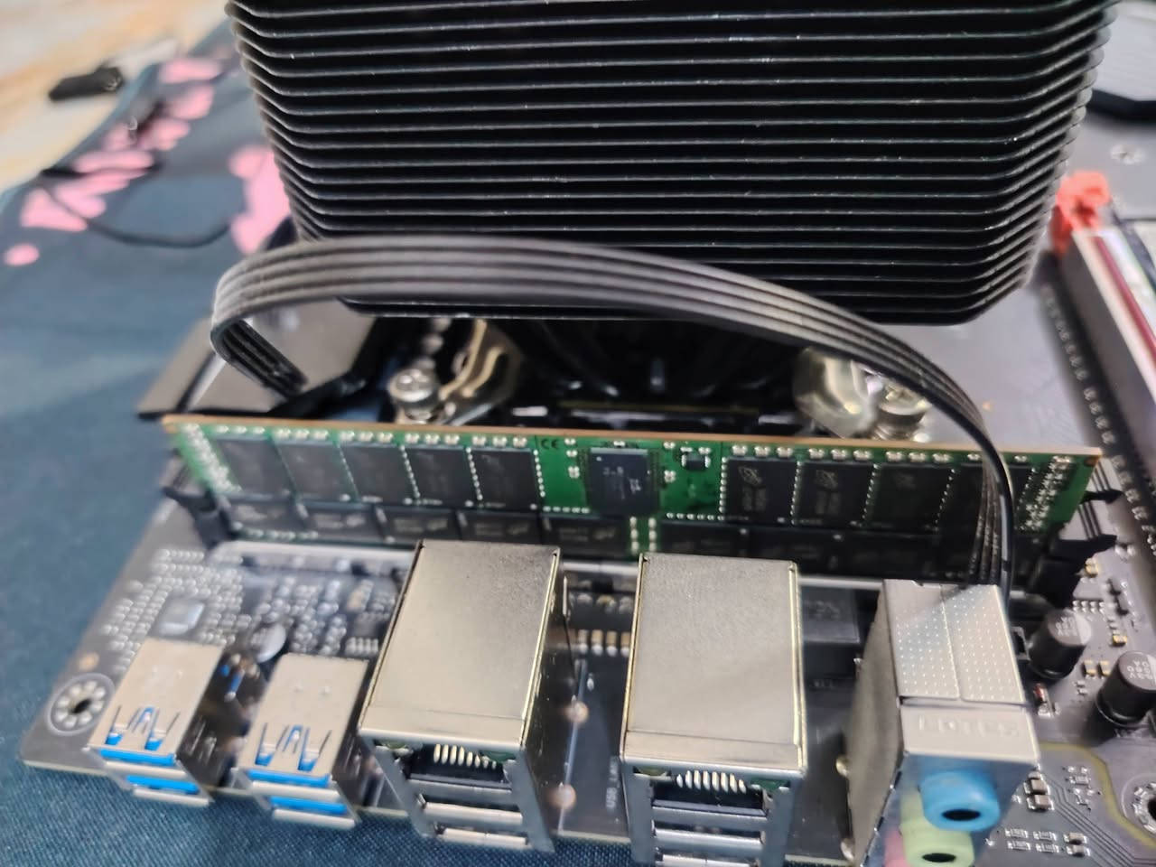 مذربورد دبل معالج 2650v4
رام 32
هارد 2t nvme skhynix
السعر 450


**إذا كنت صاحب هذا الإعلان وتريد حذفه لأي سبب، رجاءا أرسل رسالة إلى الدعم الفني**