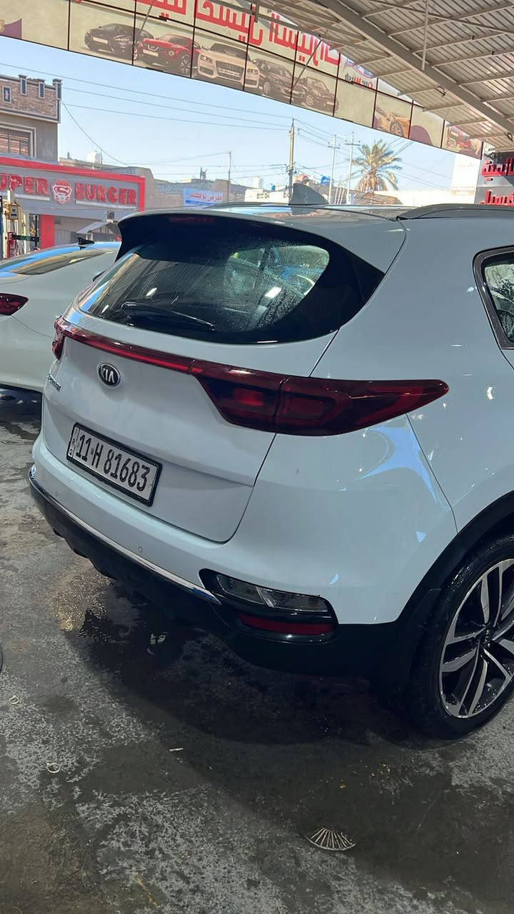 السلام عليكم
كيا سبورتج موديل 2020 خليجي لون ابيض  
ماشيه 120الف

المواصفات 
سويج
شاحن وايرلس 
اوتو هولد
مكينة 2000 دوش
تبريد قطعتين
تبريد منفصل 
اشارة ترحيب 
شاشه لمس اصلية كار بلي 
كامره خلفية دوارة
تحكم ستيرن فول 
3 انظمه قياده نورمال / سبورت / ايكو
اشاير مري 
مري شفط
حساس امامي
 خلفي تخم تاير جديد 
ويل 19
السياره مكفوله 
رقم بغداد دولي باسمي تحويل سنويه هزه جديد 
السعر 200 ورقه وبيها مجال قليل
اي استفسار 
***********
مكان بغداد كاظميه
