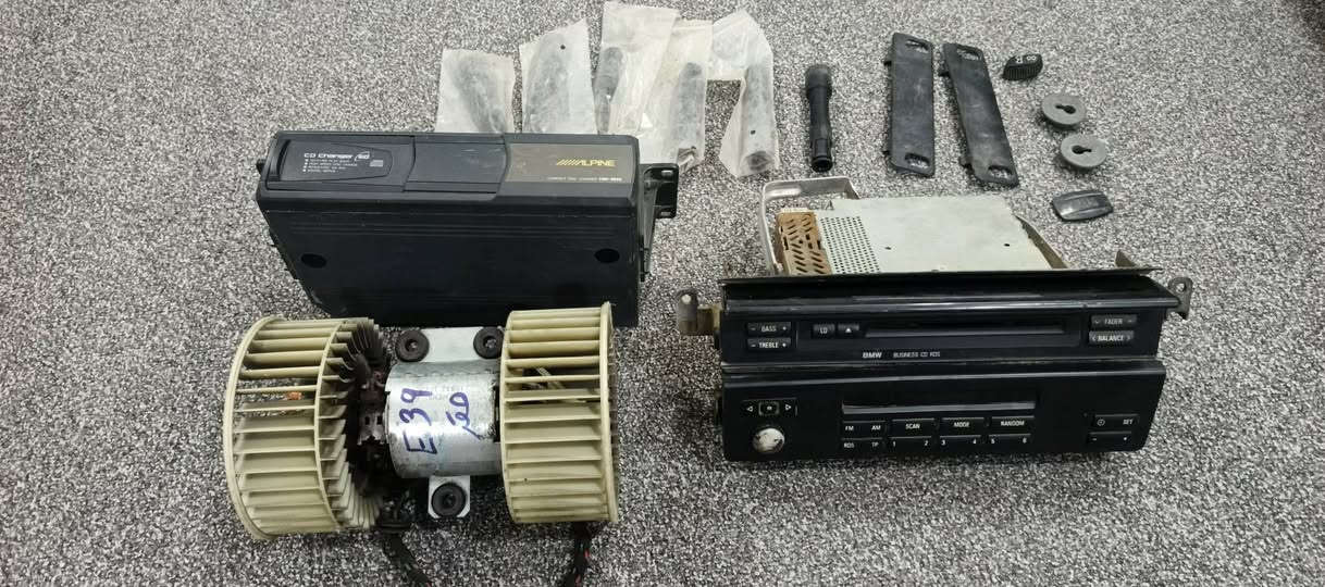 سلام عليكم
مسجل وسيدي صقر موديل 2000 السعر ٥٠ الف 

جنجر البينا السعر ٣٠ الف 

تخم كصب اصليات ب٣٥ الف 

فان تبريد اصلي مال كصة غير مستخدم بالعراق سعرة  ٥٠ الف 

النواعم الي يحتاجهن ياخذهن بلاش 

توصيل ماعندي مكاني نجف حي السلام


**إذا كنت صاحب هذا الإعلان وتريد حذفه لأي سبب، رجاءا أرسل رسالة إلى الدعم الفني**