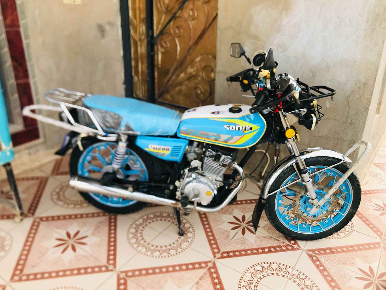 سولنك 2024 للبيع   محرك ( 200CC )
كهربائيات شغالة 
محرك شرط ما مفتوح 
نشاط نار شرط 
السعر 600 وبي مجال قليل ***********
العنوان الشركاط الساحل الأيسر اسديرة وسطى
