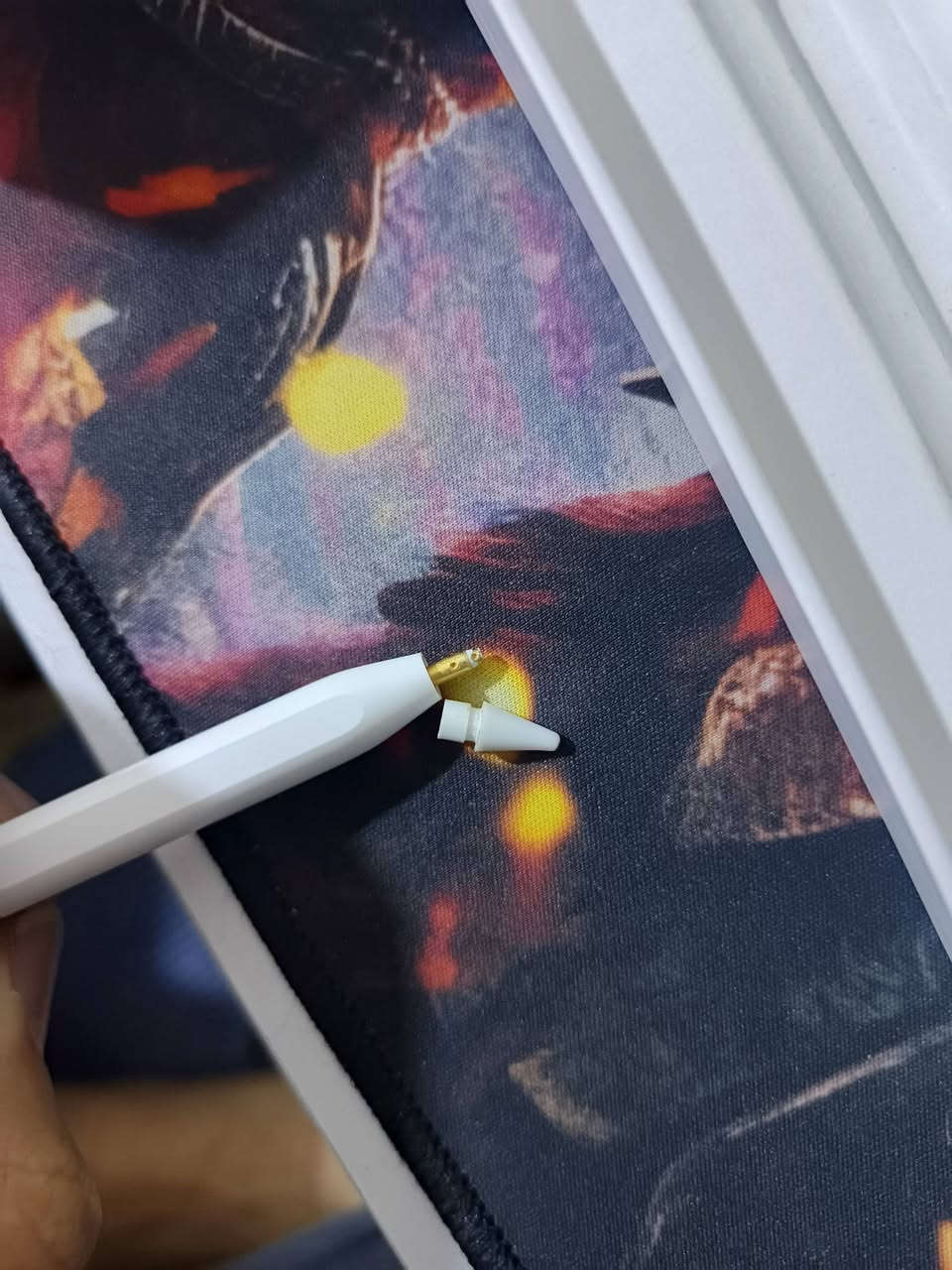 قلم أبل الجيل الثاني أصلي للبيع
السلام عليكم اخوان عندي قلم أبل للبيع بسعر ٨٥ ألف بس ملاحظة بسيطة البن البلاستيك بيها عواج شوية فيرادلها تبديل وهاي سعرها ما يتجاوز ألفين دينار ومع ذلك فهو يشتغل بشكل طبيعي . 
. 
الشراي يدخل خاص أو يتصل على *********** وكذلك بيه واتس
