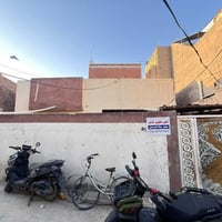 منطقة الجامعين • ١٨٠م • قريب شارع عام