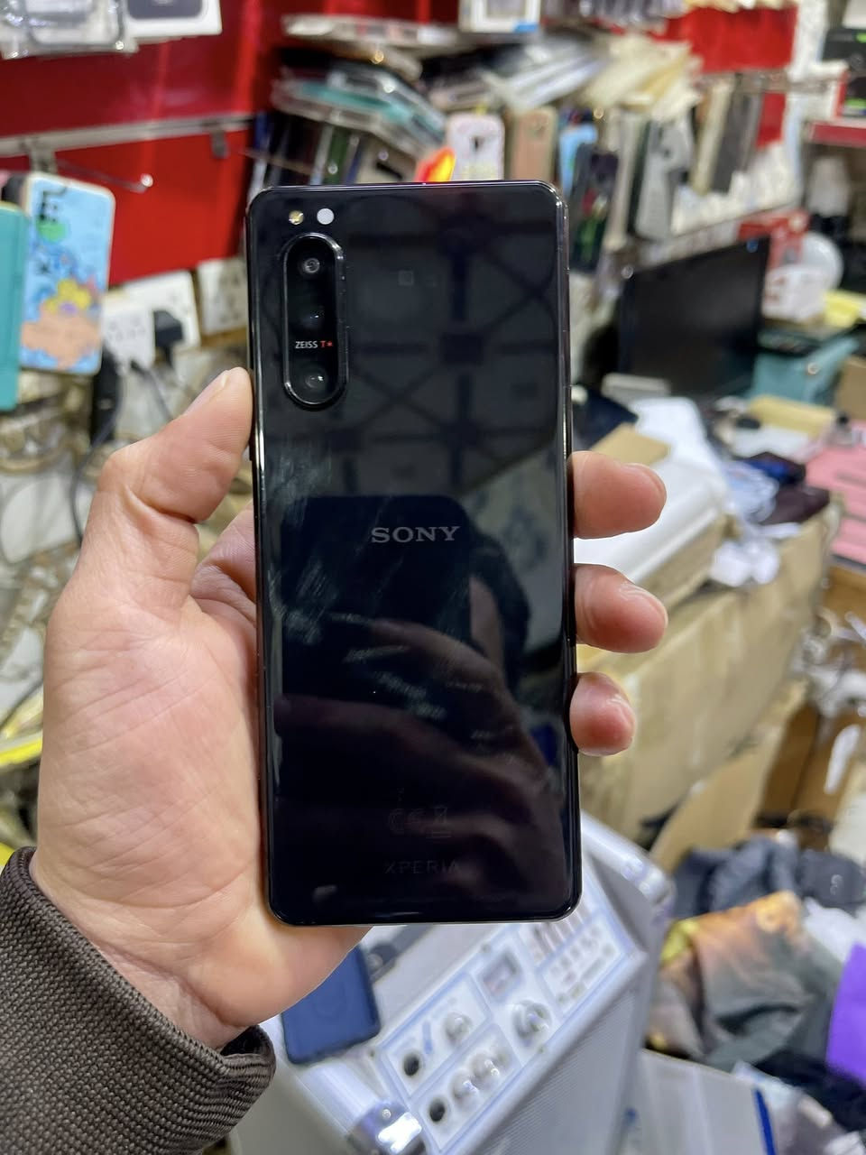 سوني 5 مارك 2  جهاز نضيف جداً
نسخة عالمية (((دبل شريحة))) بلادي على وضع الشركة
128 رام 8 
معالج سناب دراجون 865
بي خطين بالشاشة (موضح بالصور بدون تاثير ع الجهاز)
السعر 100 قفل عدا التوصيل متوفر توصيل جميع المحافظات


**إذا كنت صاحب هذا الإعلان وتريد حذفه لأي سبب، رجاءا أرسل رسالة إلى الدعم الفني**