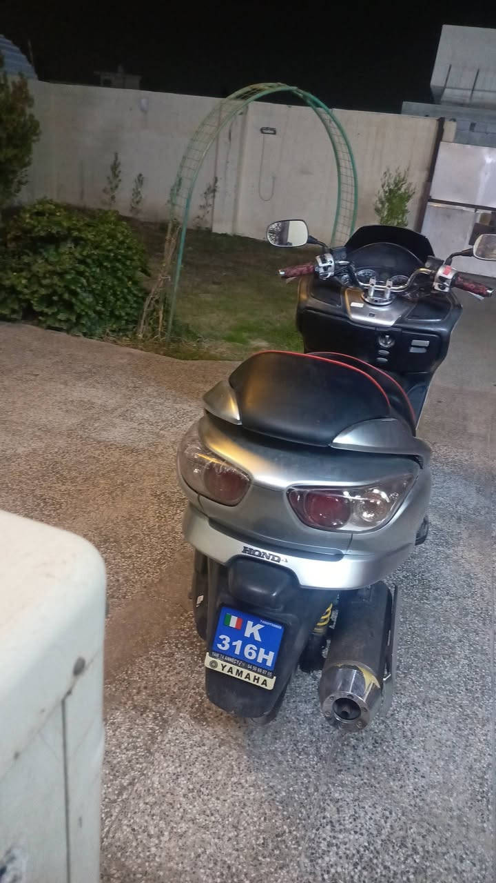 السلام عليكم دراجه 09للبيع مكفوله 7نمر خير من الله محرك مكفول ونضيفه تجي تشوف وتاخد السعر مليون و 50عنوان تاجي جسر مصابيح رقم تلفون ***********
