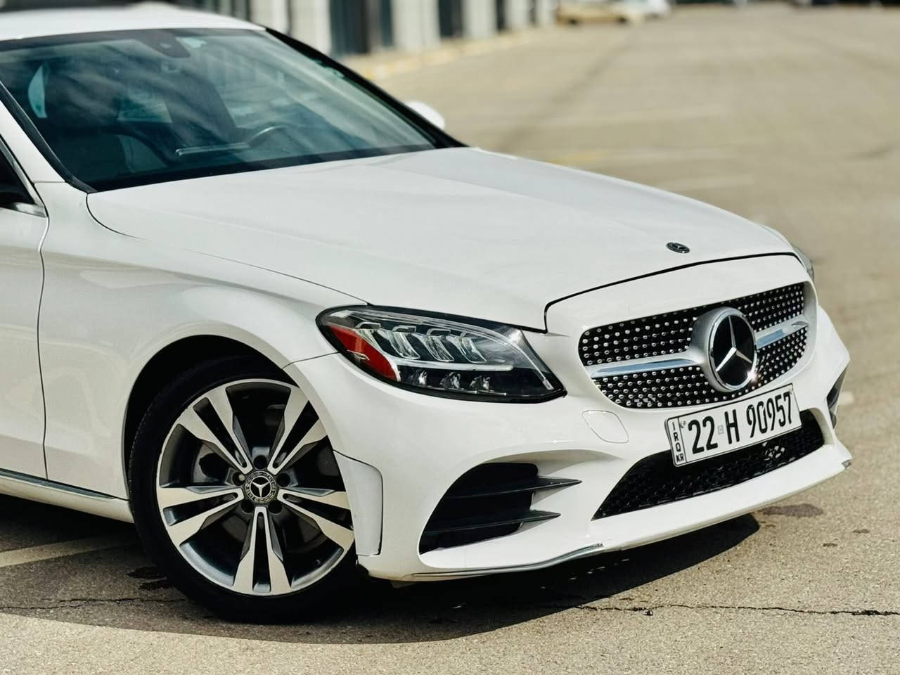 ﷽
                           MERCEDEZ C-CLASS C300 2021
▫️مارسيدس C300 موديل 2021 
فول مواصفات ١/١   زمان دولي
~~~~~~~~~~~~~~~~~~~~~~~~~~~~~~~
مكان🌇: سليماني                    
تليفون☎️:*********** ::: ***********
~~~~~~~~~~~~~~~~~~~~~~~~~~~~~~~

▫️محرك اربع سلندر  تيربو محرك مرغوب اقتصادي 
🔹گير و محرك بشرط بدون صوت بدون صرف و خلل بشرط
🔹ماشية 34 الف ميل حقيقي بشرط

▫️سيارة بيها (( قطعطين حادث بدون داخل و تلات قطع و نص بص كلير امريكا بدون حادث ))
🔹بدون داخل بشرط
🔹بدون بارد و بدون شخت و بدون رصعات 📦📦
🔹سيارة حيل حيلوة جديد

▫️مواصفات
( بصمة - فتحة - داخل بيجي - رادار - شاشة كبير - گيجات ألكتروني - ماوس - صندوق شفت -  كشنات جلد - كشن تتفيئة - كشن و ستيرن كهربا و خزن - نيزامي ئيكو و نيزامى سبؤرت و سبورت پلاس - تبريد مركزي - لايت ليد و عدصات - مراي شفت - ڤوليوم لمس - بعد هواي مواصفات )

▫️اربع طاير و ويل بيلادي جديد بدون مصروف
🔹تاير و ويل بيلادي شريكه 
🔹بسميً السنويه بشرط تحويل و خرامه
🔹سياره مابيها دينار مصرف كامل من كل نواحي

◽️نظافه ١٠٠٪؜ كامل سيرفس بدون نقص و بدون مصرف سياره اي نقص مابيها 
تاير و ويل بيلادي شريكه 

نفسي يوم /تحويل و كاله حاظر
مكان / داخل سليمانيه🌆
