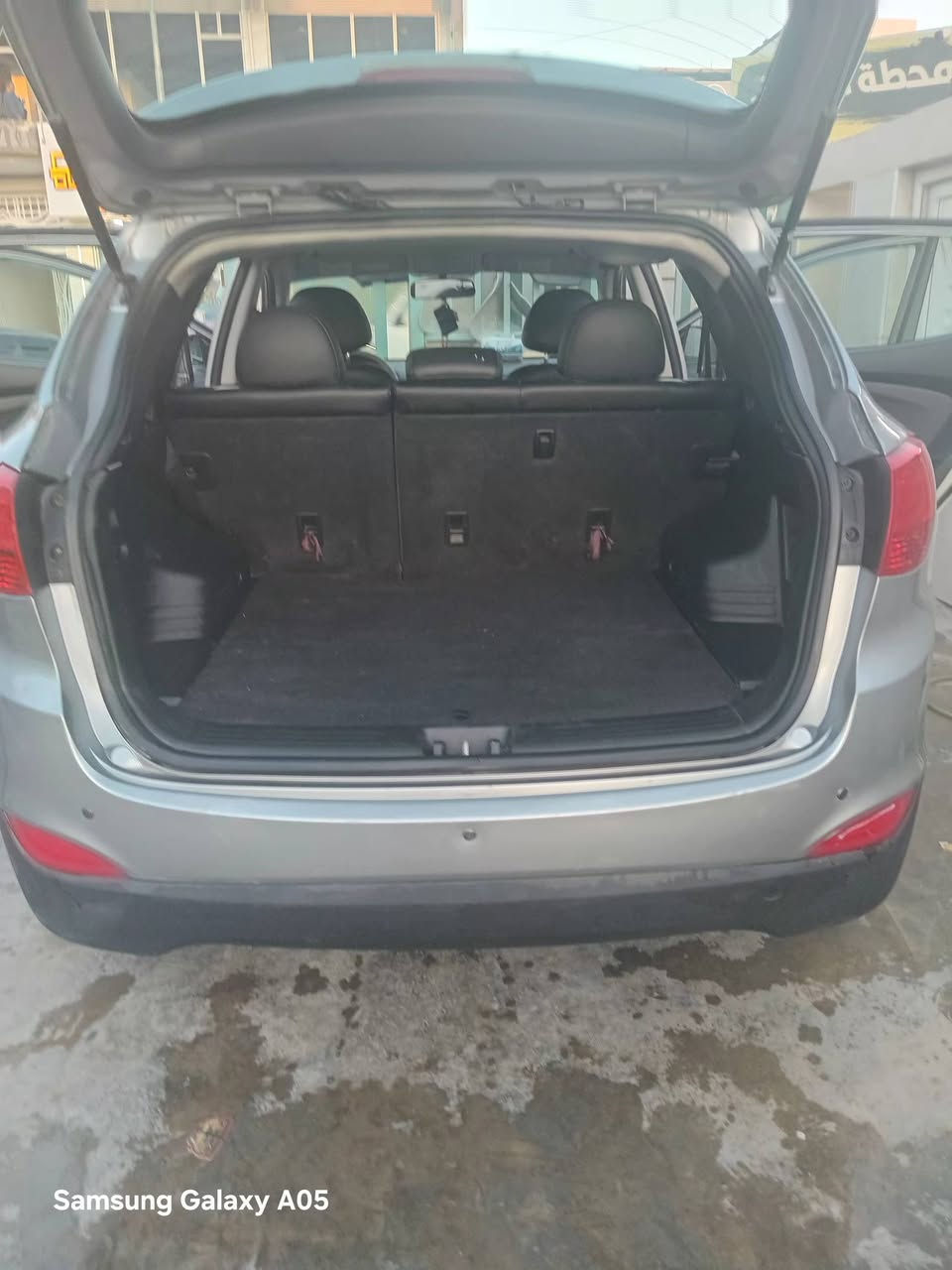 توسان سلفر ٢٠١٢ أمريكي  محرك ٢٤٠٠ فور ويل تحكمات تبريد  السياره جاهزه من كل شي رقم ديالى ٢٠٢٨ للاستفسارعلى الرقم ***********
