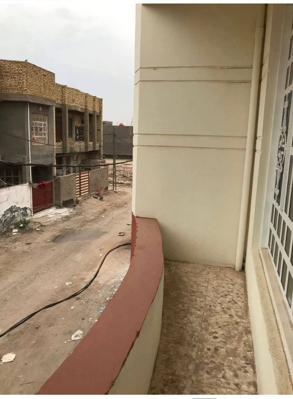 دار سكني #للايــــجــــار

موقعه #حي_الجامعه_قرب_مدرسه_الجامعه

البيت طابقين وبناء حديث 
يحتوي الطابق الاول علئ واستقبال وصاله ومطبخ وصحيات داخليه وخارجيه وطارمه 
يحتوي الطابق الثاني علئ غرفتين نوم وصاله وصحيات والطابق الثالث بيتونه كبيره

🔺#للاستفسار_اكثر_***********
