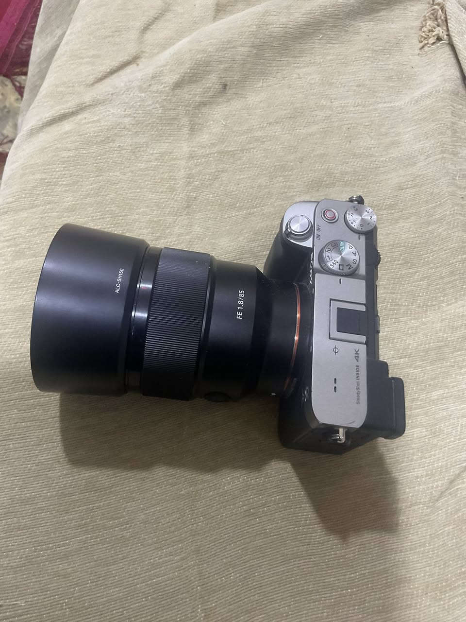 سوني a7C بدي وعدسه 85 ملم
نظيفه جدا سعره مليون و 650 الف 
مكاني بابل
***********
