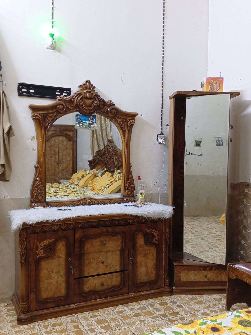السلام عليكم غرفه للبيع
جديده وحلوه 
السعر 350 بيها مجال 
***********

