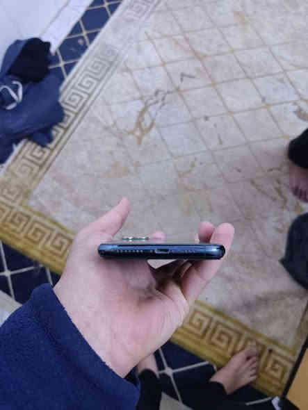 iphone 11 pro max
ذاكرة 64 بطارية 100 دبل سيمكارت 
شاحنة اصليه وشادلة لزكة مضلله وحماية كامرات وكفر جيلاتين
مبدل بطارية وشاشه اصليات وضهر مفطر وكامرة رقم واحد تهتز والباقي شغال اتصال فرمت حدث 
سعره 270 وبي مجال 
مكاني بغداد الدوره رقمي *********** بي واتساب
