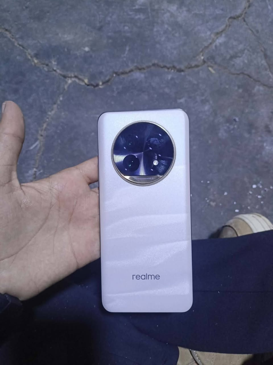 السلام عليكم جهاز ريلمي 13 برو بلس ذاكره 512 جديد ملحقاته كامله  زوم الكامره 120x للبيع ويرهم مراوس ***********
