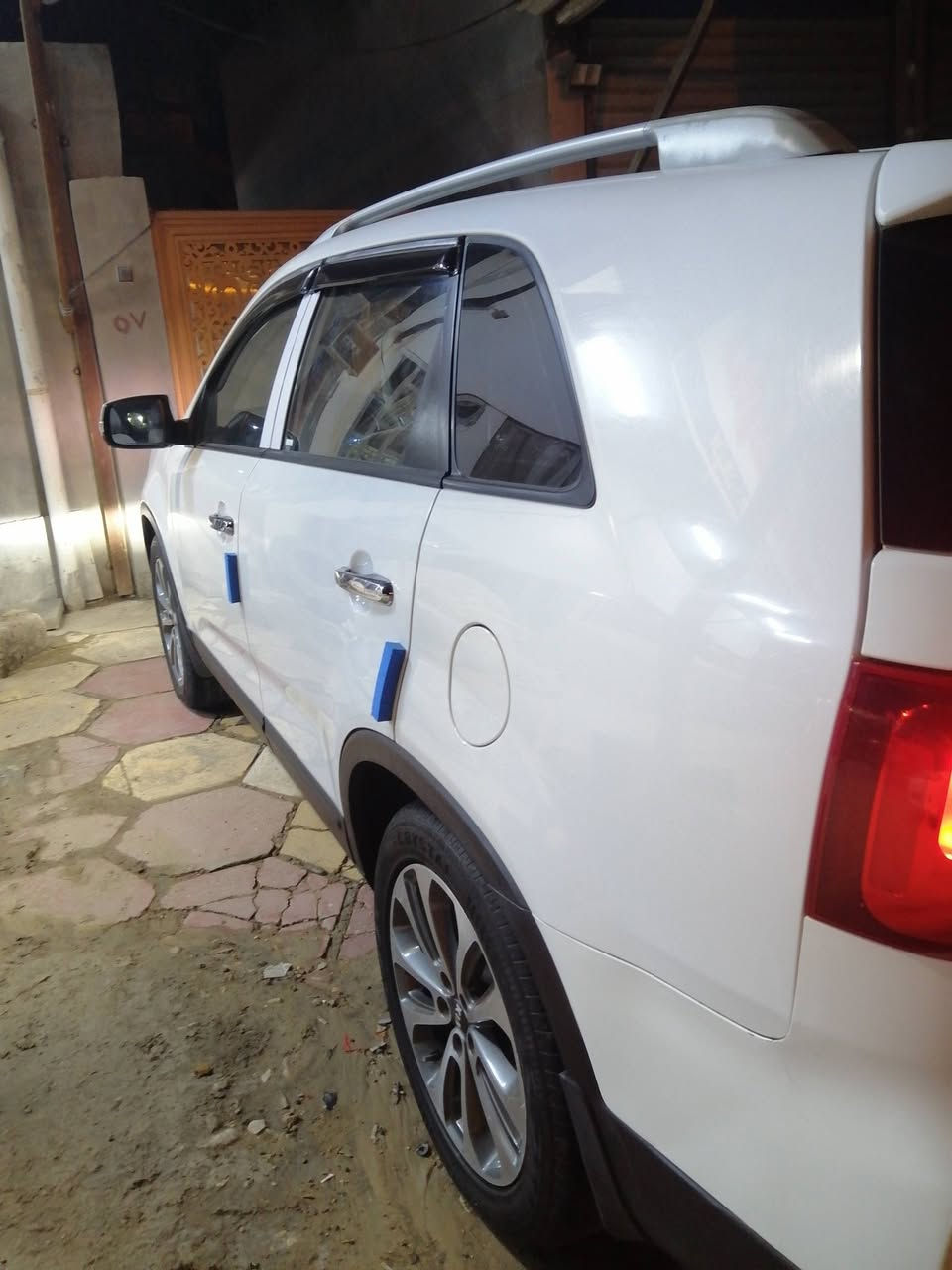 سلام عليكم للبيع سورنتو ١٥ خليجي بسمي محرك ٢٤٠٠ جي دي بلاد ٧راكب ٣قطع تبريد بصمة تشغيل بصمة بيبان تحكم استيرن وبيه هواي موصفات بيهه صبغ جاملغ وبنيد بدون دواخل رقم أربيل انكليزي جديد بسمي سنوية ل ٣٠ سياره حلوه احله من الصور السعر ١٦٠ وبيه مجال قليل التصال على رقم ***********
