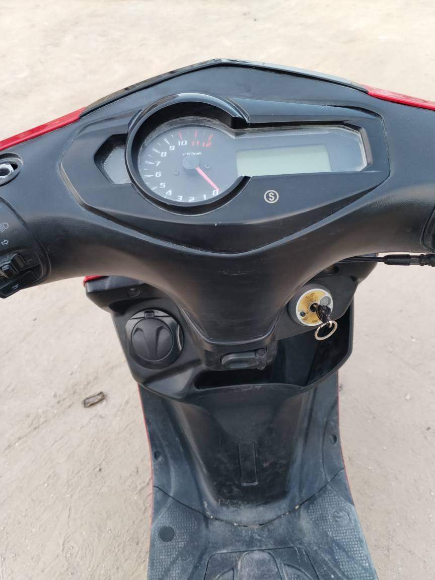 دراجه سكنس الفين وخمسه وعشرين صارله عشرين يوم من طالعه من المعرض دراجه شكل صيني بس مكينه ياباني دراجه مزوده بيها تزويد مكاني كربلاء حي السلام سعر ٥٥٠ وبي مجال قليل ***********
