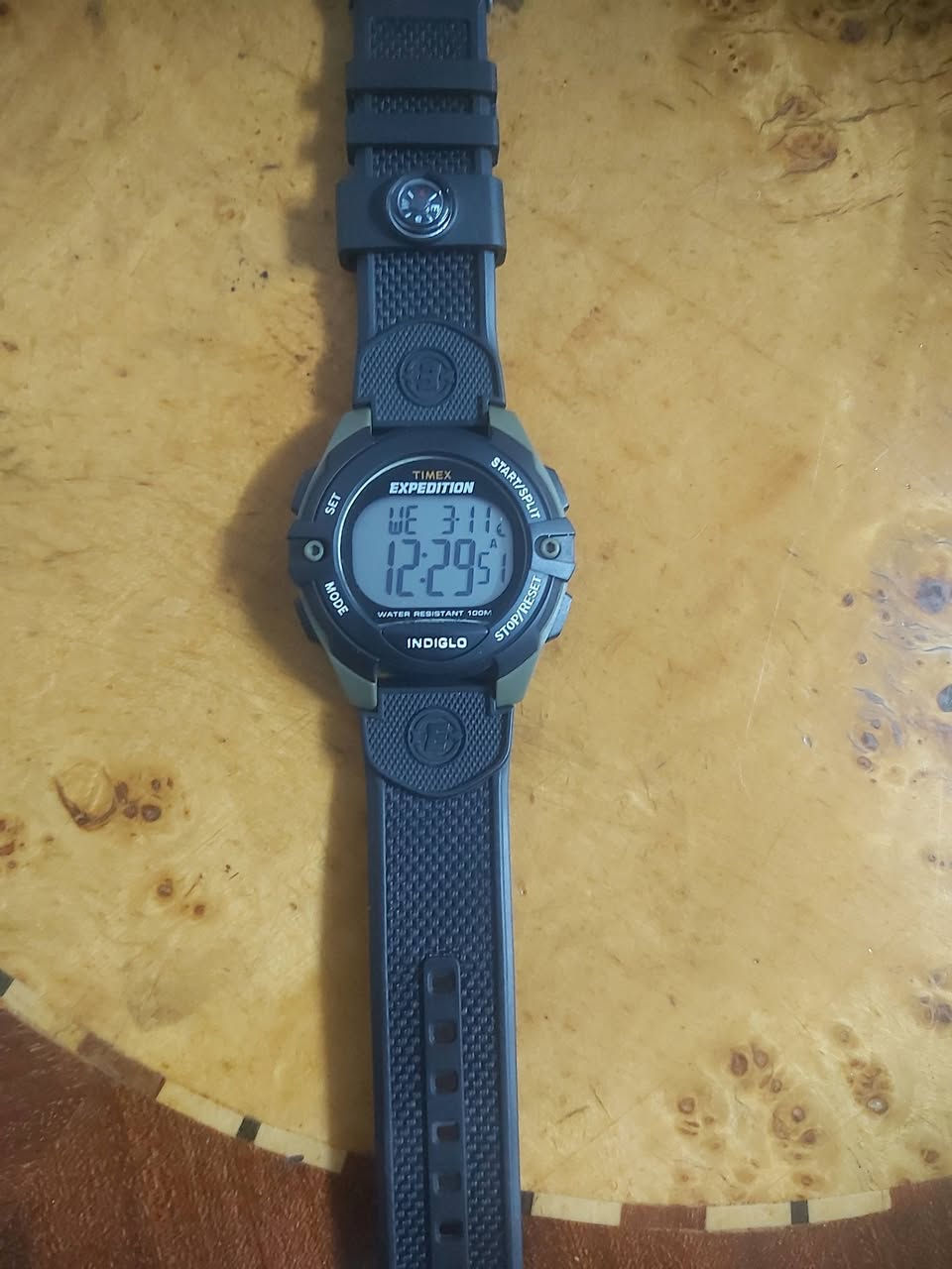 السلام عليكم 
ساعه تايمكس باله امريكي اصلي نضافه فول 100% 
كرونوغراف 100 ساعة
مؤقت عد تنازلي لمدة 100 ساعة
عداد 99 لفة
ضوء ليلي انديجلو 
وعرض طوال اليوم
مقاومة للماء حتى عمق 100 متر
سعر الساعه 65 ألف يوجد توصيل


**إذا كنت صاحب هذا الإعلان وتريد حذفه لأي سبب، رجاءا أرسل رسالة إلى الدعم الفني**