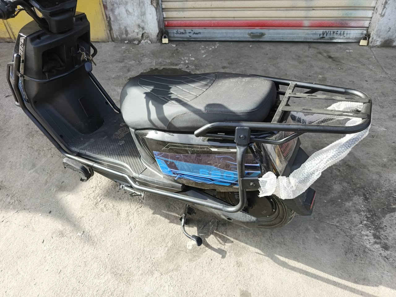 دراجه البيع
قبل يومين اخذتها
جديده زيرو 

اريد ابيعها لان عندي معامله ترقيم 
سعر ٩٠٠ 
مكاني الشيخ عمر 
رقم ***********
منار
