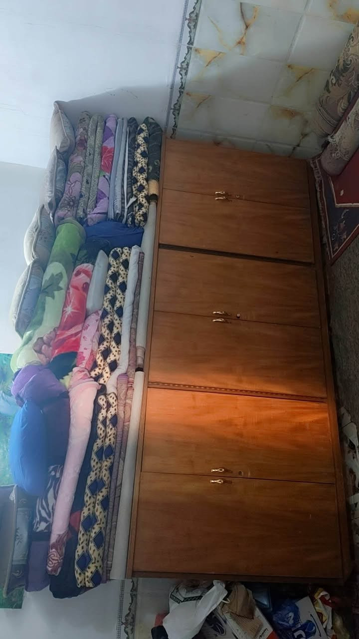 ميزنضد صاج نجاره مستعمل لبيع نضيف وجربايه نفرين نضيفه لبيع مكان سماوه شراي مراسله اوتصال ***********

