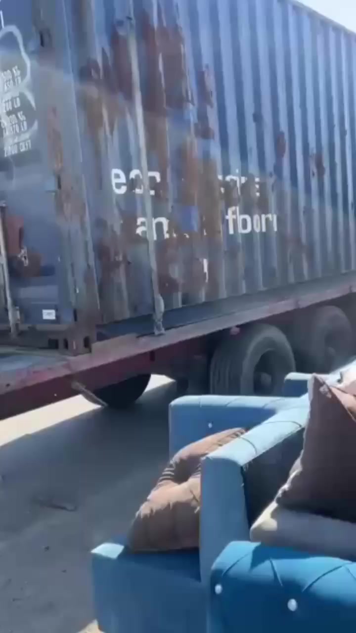 سلام عليكم
تم وصول حاويات قنفات وديوان باله تركي وايضا جديد 
مكانهن كربلاء مفرگ العطيشي
بأسعار مناسبة
***********
