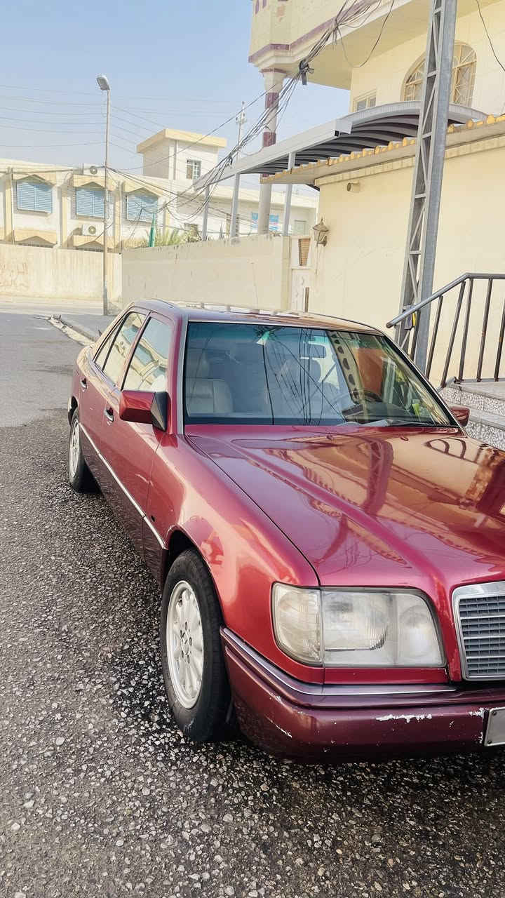 السلام عليكم سياره مرسيدس بينز مديل 95
 محرك بلادي جديد 320 خراطيم سته سليندير 
كير جديد 
رقم بغداد باسمي 
تبريد شغال ثلج 
غرفة جلد 
جام كهرباء 
صبغ عام جماليه 
تخم تاير جديد 
حداديه كامله 
 دبل فيتبم 
مكاني النجف الاشرف للتواصل 
***********
