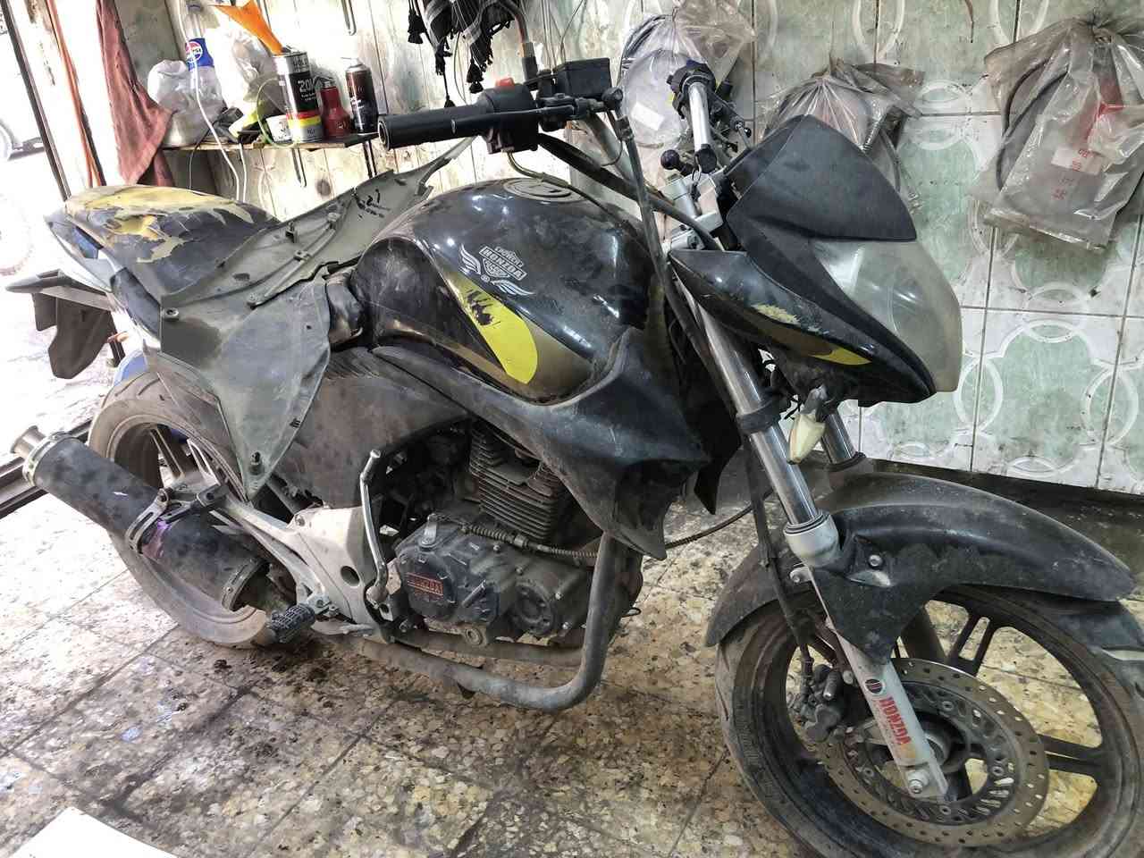 دراجه كير رقم بغداد سنويه ضايعه صاحبه موجود شغاله بيهى نقص زنجيل وستيرن مكسور سعر ٤٠٠ الف بيهى مجال استفسار اكثر اتصال ☎️ ***********
