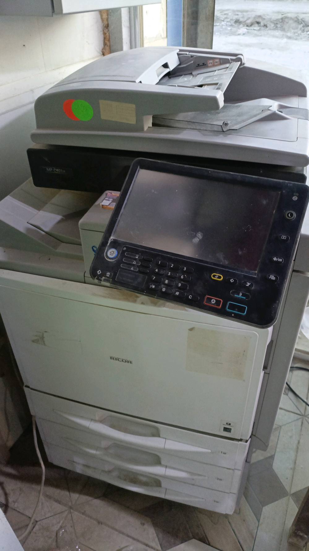 طابعة حجم كبير
 عاطلة  للبيع  
تتصلح 
السعر 150 
مكانه مدينة الصدر ناصرية