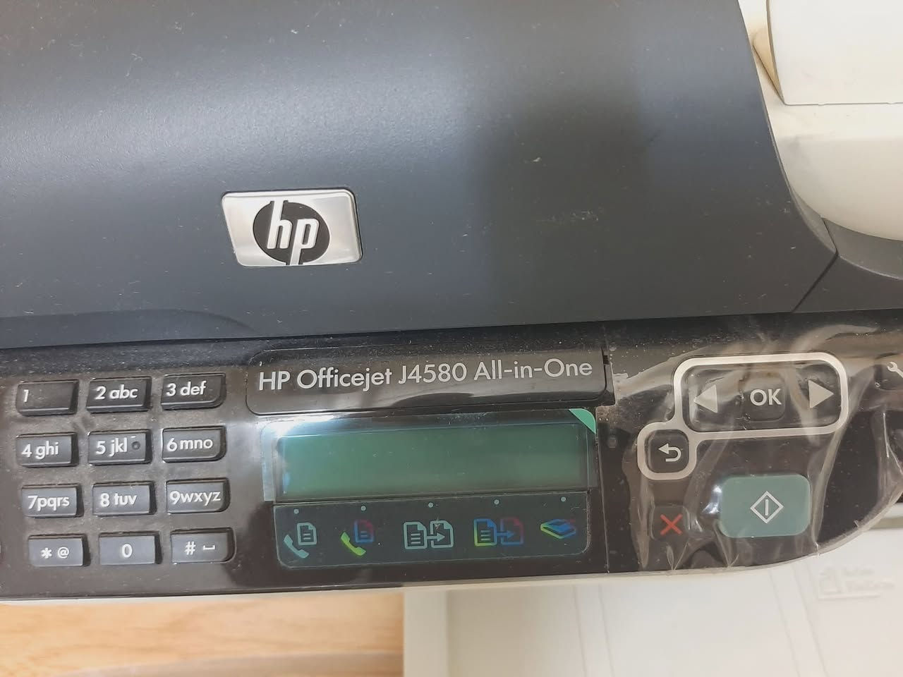 طابعه نوع hp ملونه فيها سكنر و فاكس  ... للبيع أخت الجديده استعمال منزلي خفيف


**إذا كنت صاحب هذا الإعلان وتريد حذفه لأي سبب، رجاءا أرسل رسالة إلى الدعم الفني**