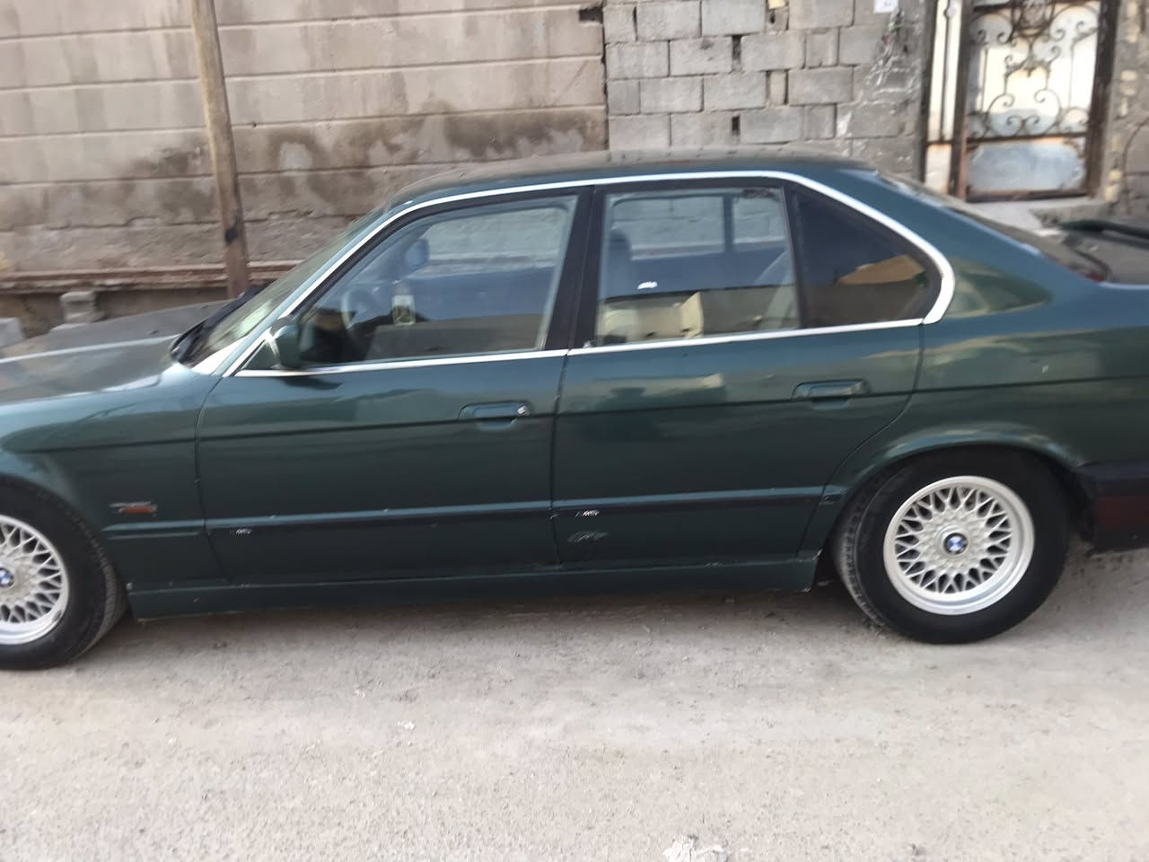 السلام عليكم بي ام 525 محرك مسكر موديل 90 ويل خليه 
رقم انبار شرط التحويل صبغ جماليه مكان السيارة البصرة للاتصال ***********
