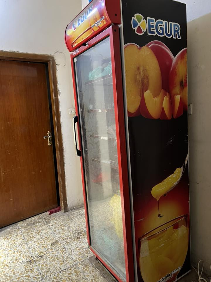 للبيع عارضة نظيفة السعر ٢٧٥ مكانها بغداد الحرية للتواصل ع الرقم ***********
