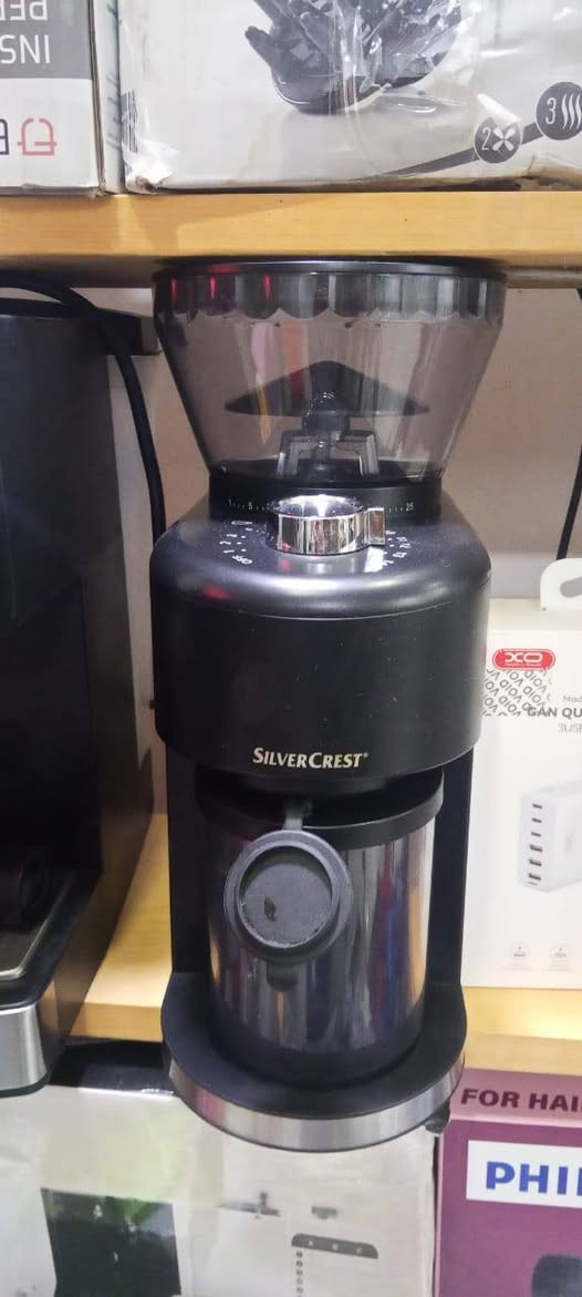 طاحونة قهوة سلفر كرست 
بورتافلتر ٥١ مفتوح 
طاحونة قهوة سيلفر كرست تتطحن من ١ إلى ١٤ شوت بالمرة الوحدة تتحمل ٢٥٠ غرام بن بالخزان 
٢٥ درجة طحن من الفرنش برس للاسبريسو 
القدرة ٢٠٠ واط يعني امبير
للحجز والاستفسار مراسلة الصفحه او واتساب ***********
