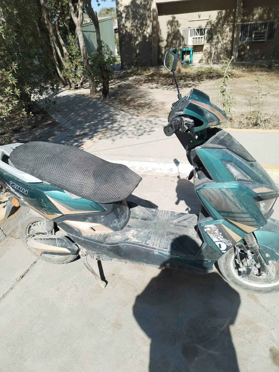 السلام عليكم دراجه ماكس ثعلب شحن نضافه فول  ٦ بطاريات  سرعه ٧٠ حقيقي تمشي ٦٥ كيلو متر  سعر ٥٠٠ هاذ رقمي اتصل ***********
