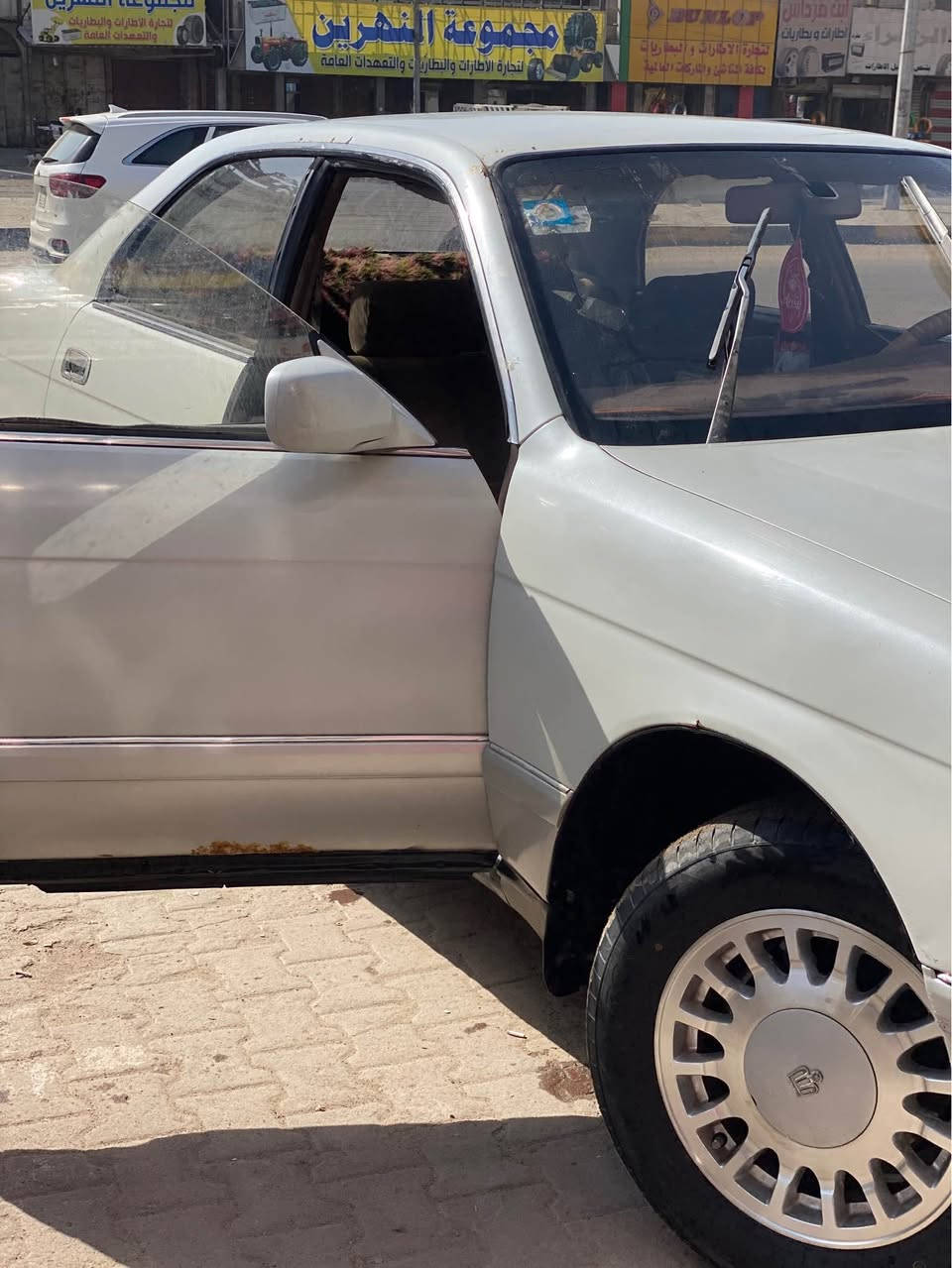 سلام عليكم بطه منفصل لون ابيظ لؤلؤي كير مكينه جدد سياره بيهه ظربه وحده وره الصدر بيهه صبغ مكانات. سياره نظيفه معنى الكلمه تبريد شغال الفان بس بي عطل يمكن كهربائي السياره بسمي رقم 14 بصره انكليزي مكاني بصره شارع التجاري. السعر 60 وبيهه مجال لل طيبين رقمي *********** Singapore
