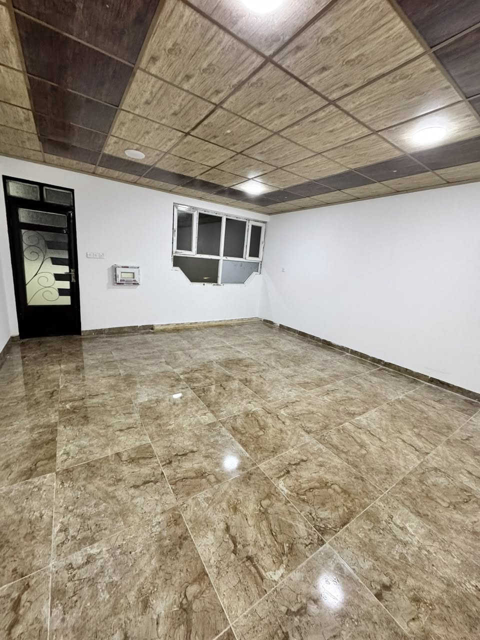 دار للبيع
الموقع : حي الصديق الاولى ( قرب سايدين الصديق )
المساحة : 95 متر
الواجهة : 5 متر 
الاتجاه : شروق ابتدائي
يتكون من 3 غرف نوم واستقبال ومطبخ وصحيات
المكاتبة مع الشرعي
نستقبل عروضاتكم في اغلب مناطق الجانب الايسر
موقع المكتب : حي الصديق - شارع 20 - قرب شركة كار للجباية
لمعرفة كافة الاسعار يمكنكم الانضمام الى قناة التلكرام عبر الرابط ادناه : 

‏ https://t.me/PillarsRealEstate

للاستفسار الاتصال على الارقام
***********
***********
