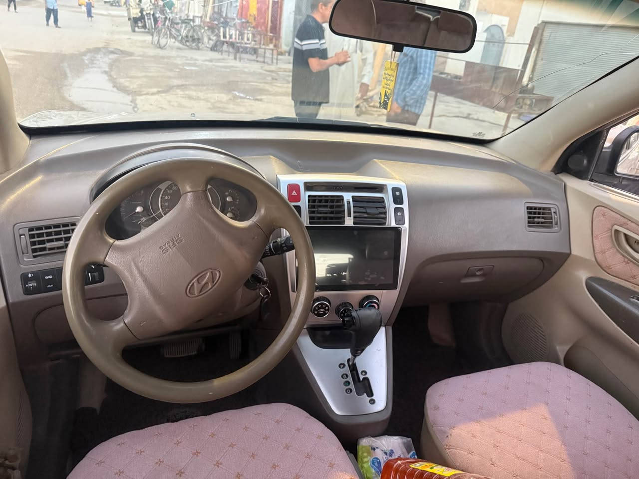 توسان ٢٠٠٨ مصبوغه عام بدون جفيه ولامكلوبه بيه جاملغ امامي وجاملغ خلفي وبيه طخطكات وجردت السياره وانصبغت عام السياره محرك كير تبريد كهربائيات كله شغاله ارضيه جلد كشنات مدوشمه  سعره ٨٣ وبيه مجال قليل مكانه بابل محرك ٢٠٠٠ موجود واتساب *********** المحاويل, بابل
